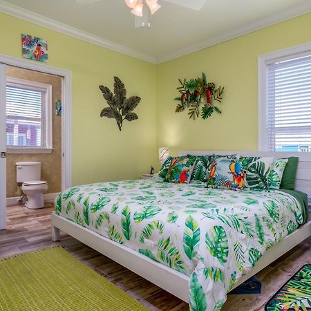 Awake On The Gulf - Gulf Front! Gaze Up At The Stars From Your Large Deck While Listening To The Waves Crash, Home Dauphin Island Exterior photo